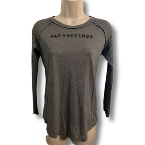 Women's Abercrombie and Fitch Gray Long Sleeve T-shirt. Size XS. - Picture 1 of 5